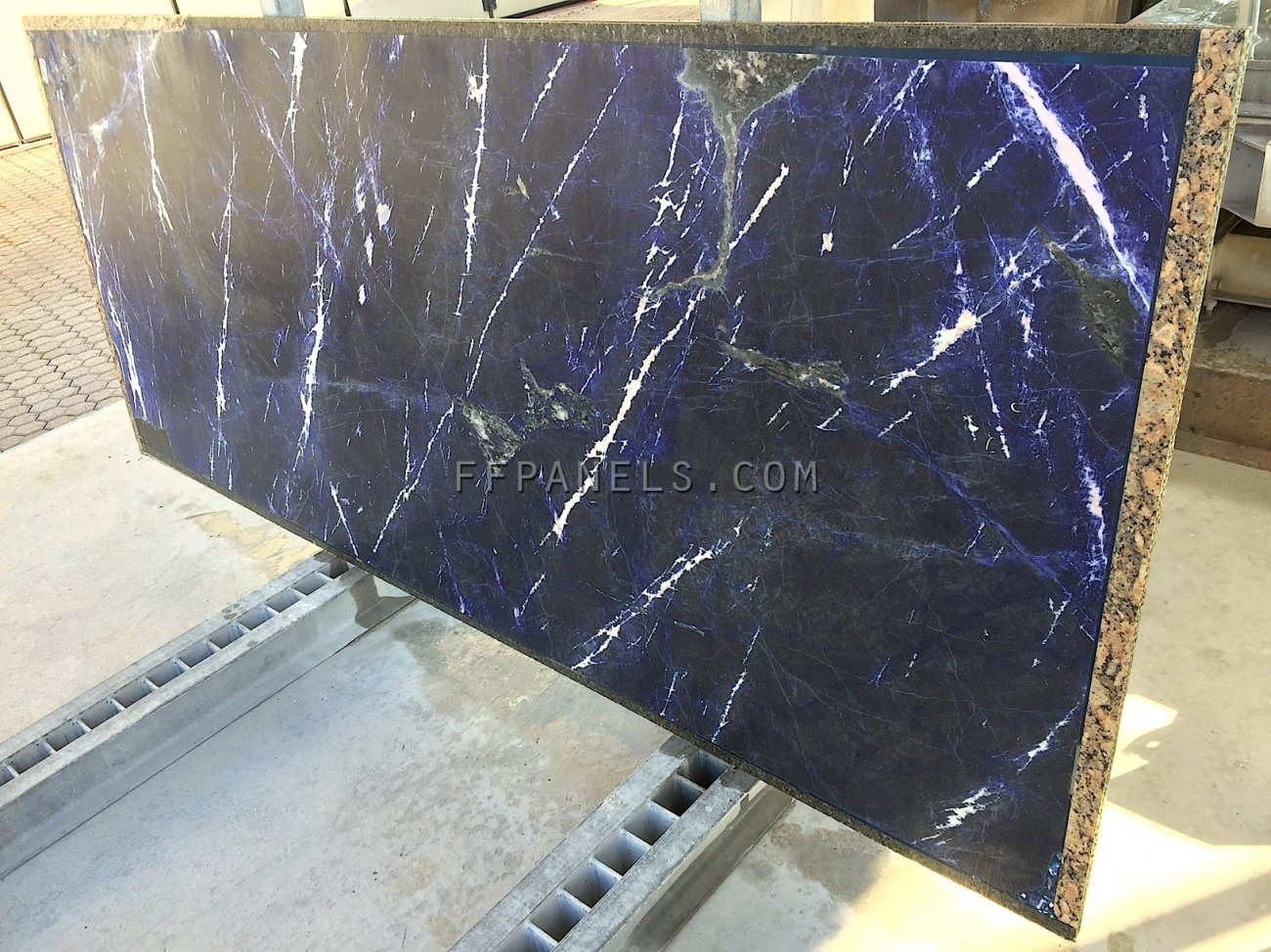 pannelli marmo leggero FABYCOMB® in GRANITO SODALITE BLU